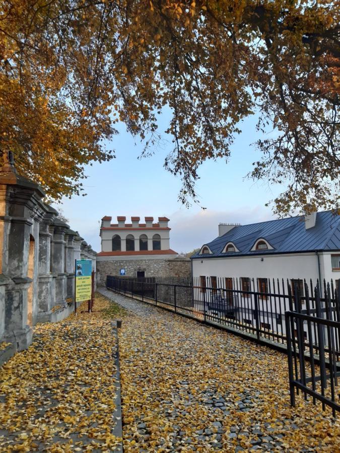 Отель Kamienica Przy Bramie Опатув Экстерьер фото