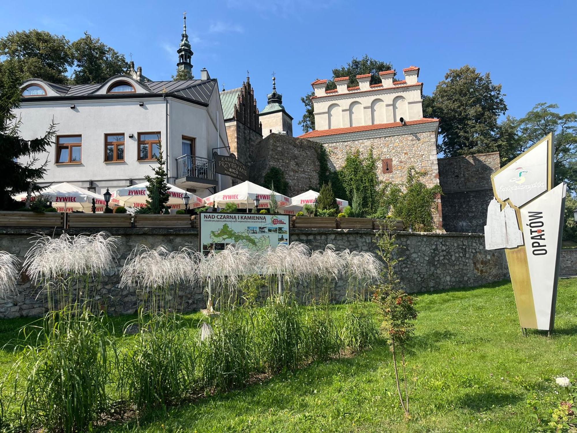 Отель Kamienica Przy Bramie Опатув Экстерьер фото